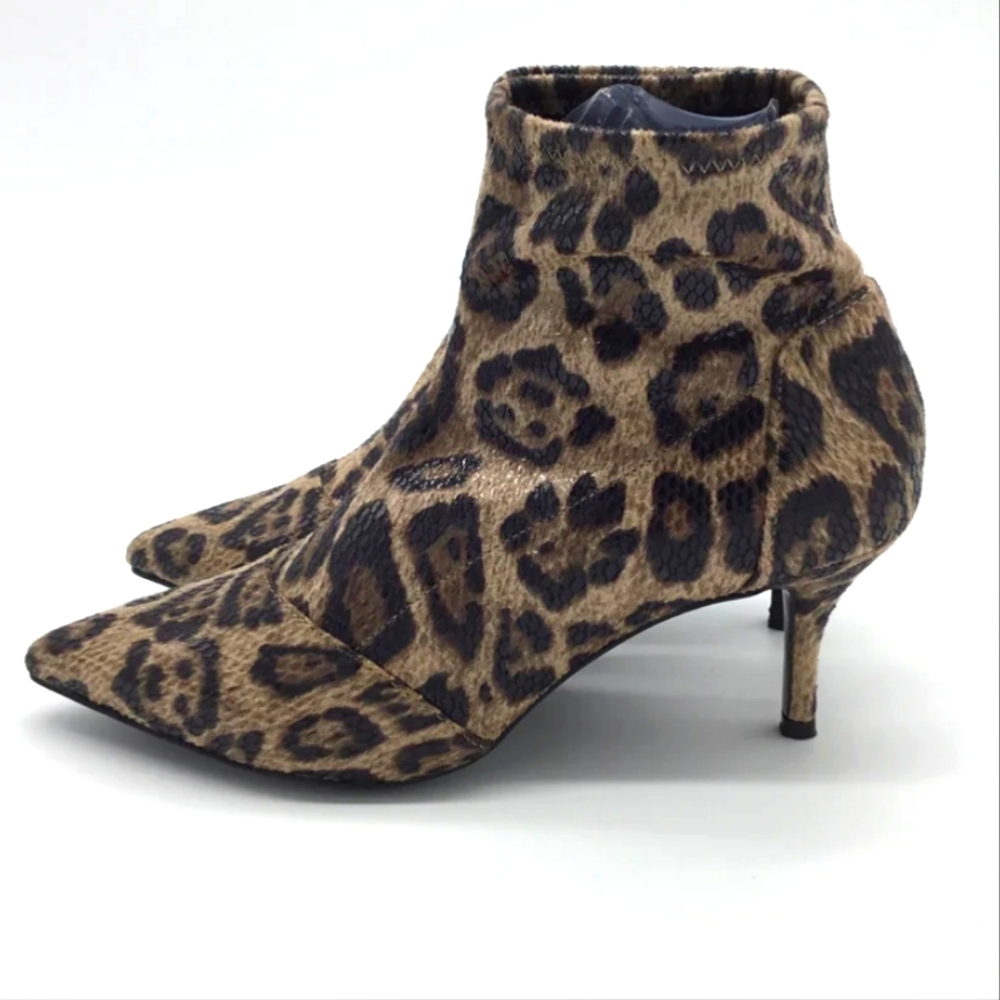 CHARLES DAVID Pointy Toe Shiny Leopard Print Kitten Heel Sock Booties Size 7.5